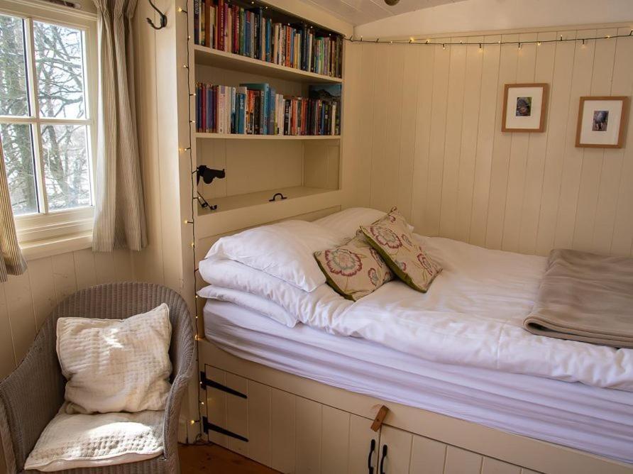 Rushop Hall Castleton  Habitación foto